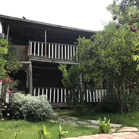 ゲストハウス Tahtavilla ケメル